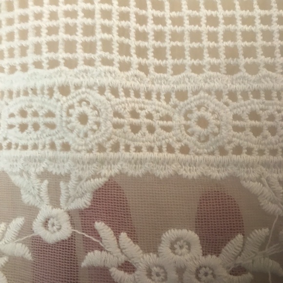 NWT Blu Pepper Ivory Lacy Crochet Tank - Picture 5 of 7